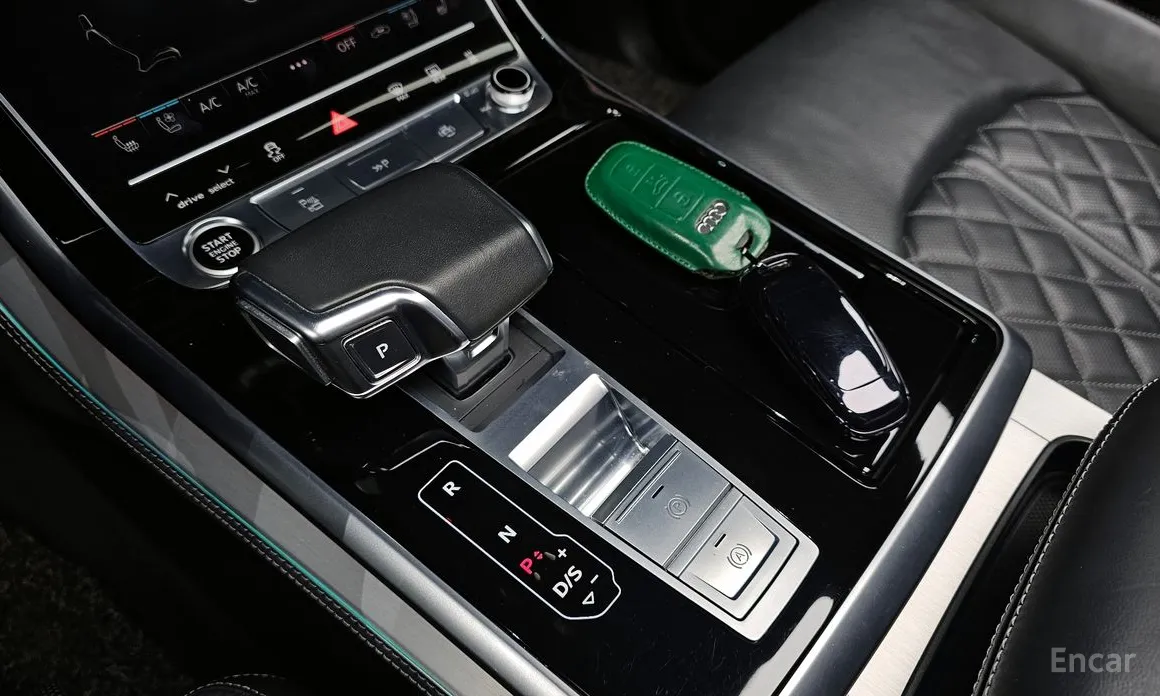 Фото 9 - Audi Q8