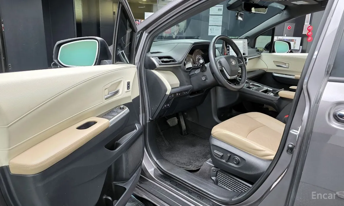 Фото 11 - Toyota Sienna