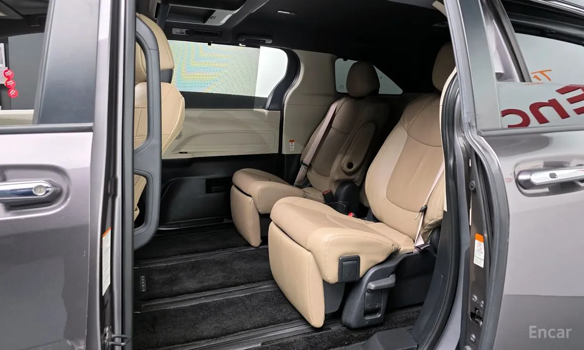 Фото 12 - Toyota Sienna