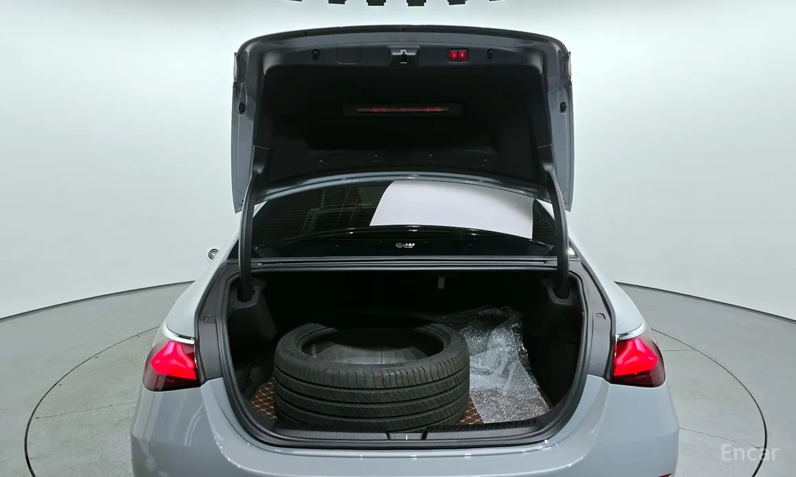 Фото 20 - Mercedes-Benz E-Class