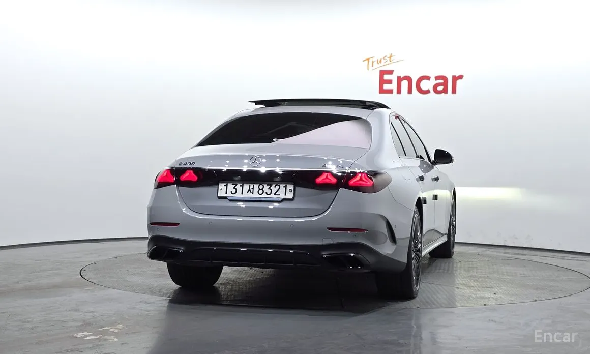 Фото 4 - Mercedes-Benz E-Class