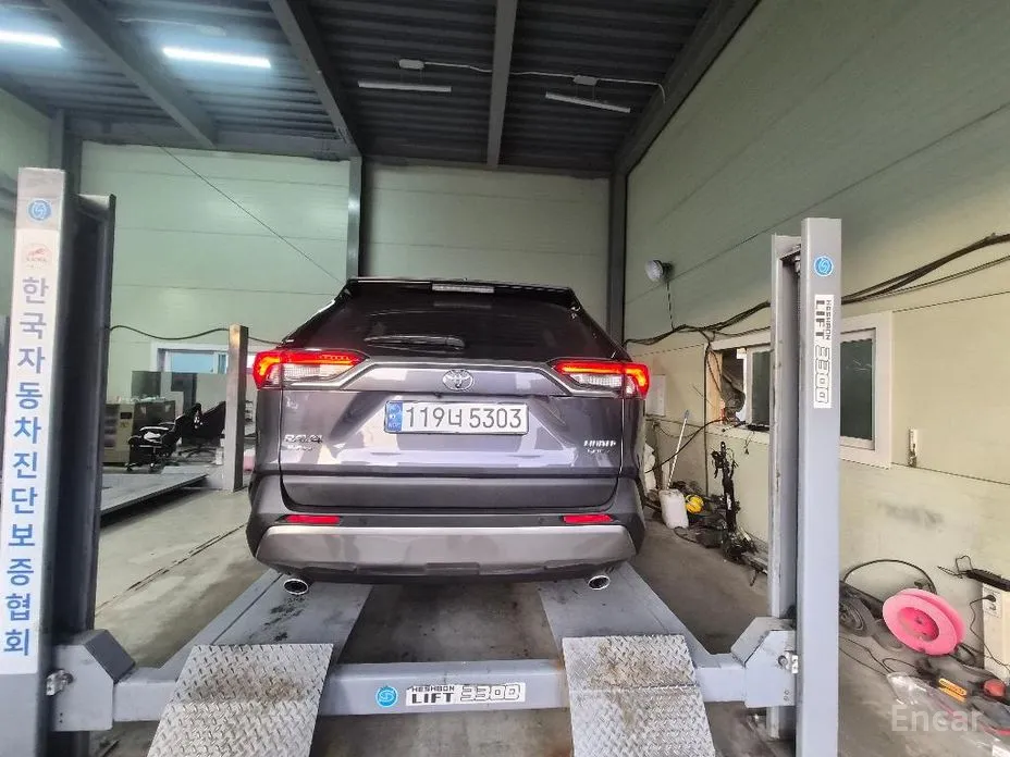 Фото 2 - Toyota RAV4