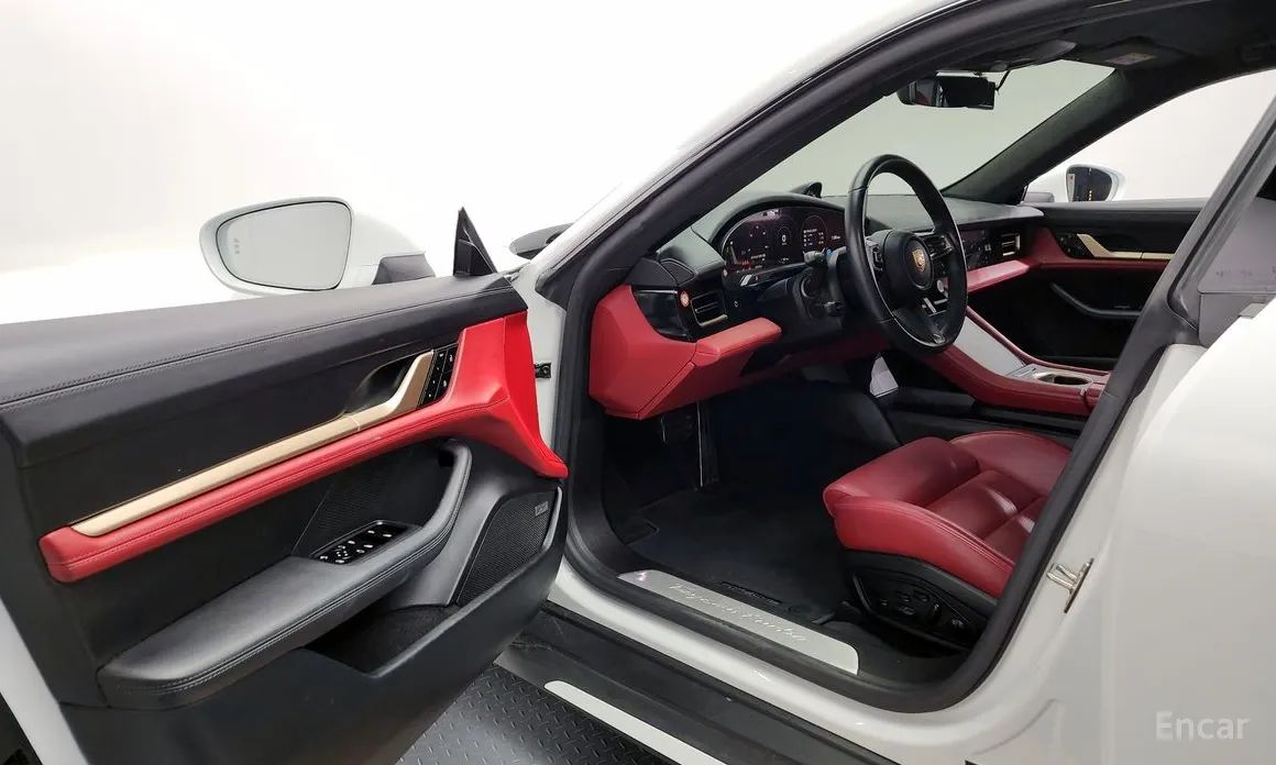 Фото 10 - Porsche Taycan