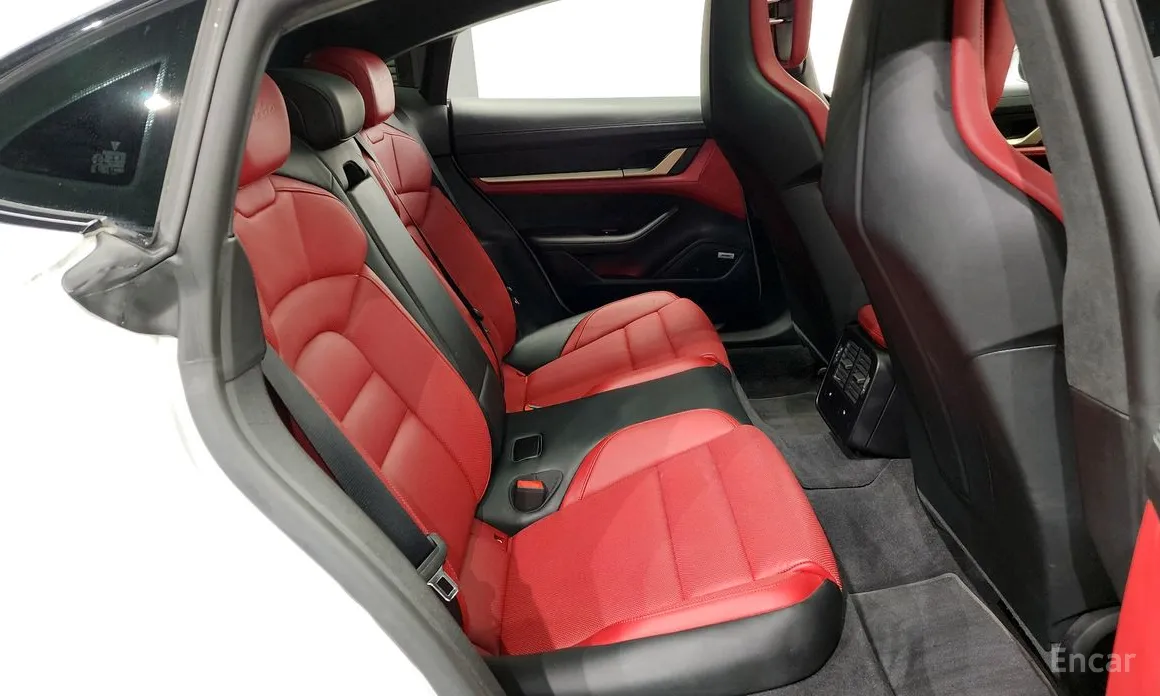 Фото 12 - Porsche Taycan