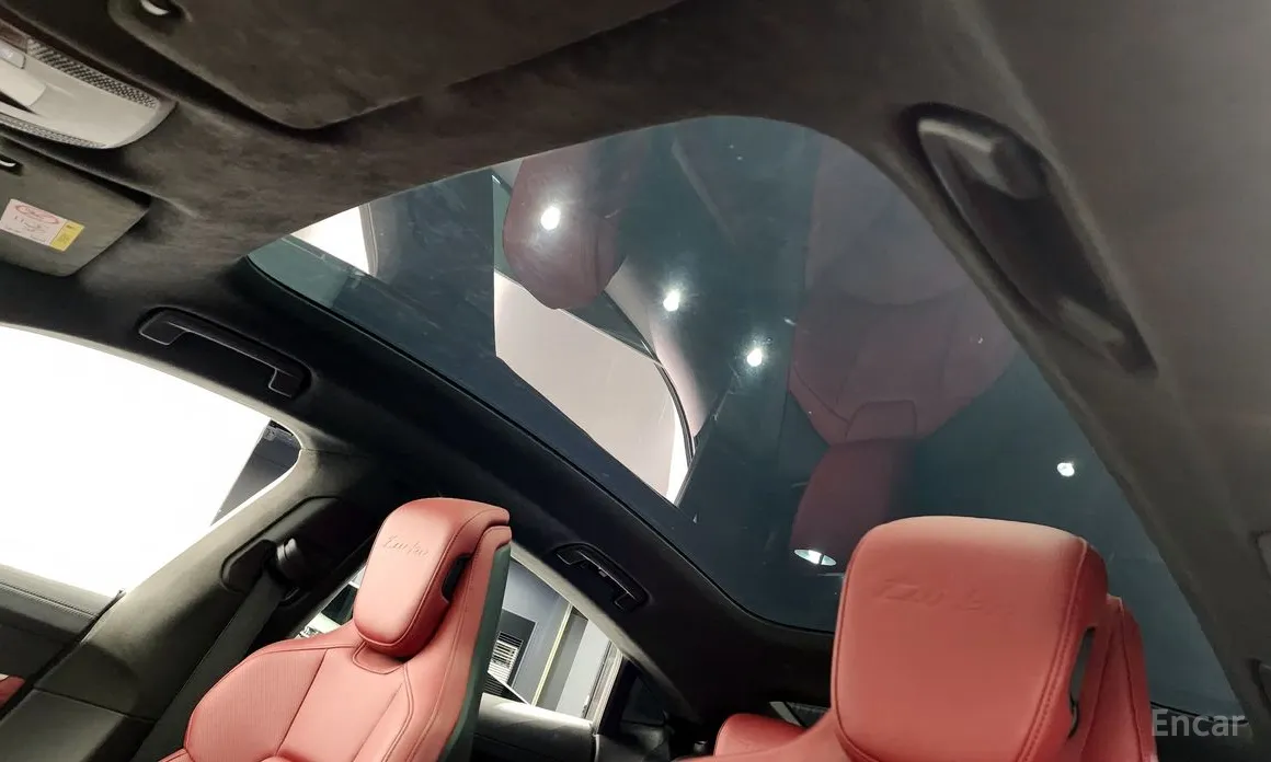 Фото 19 - Porsche Taycan