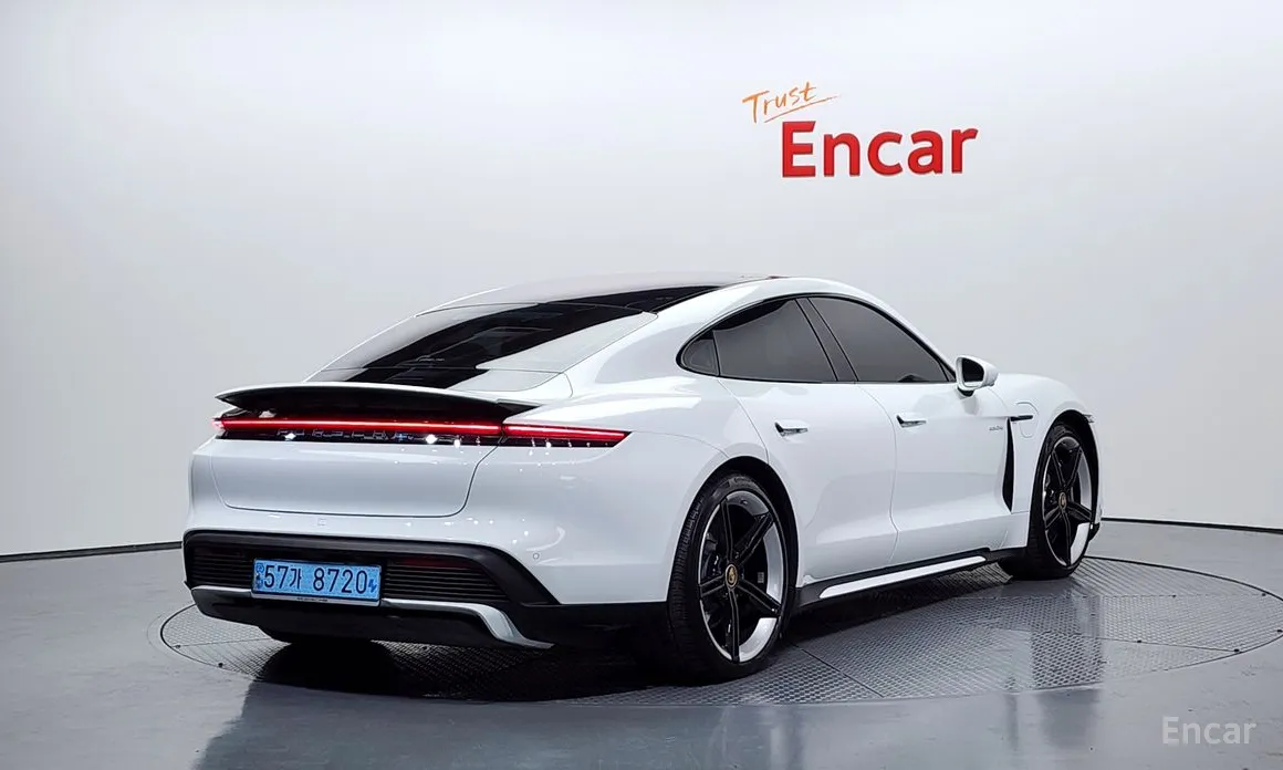 Фото 2 - Porsche Taycan