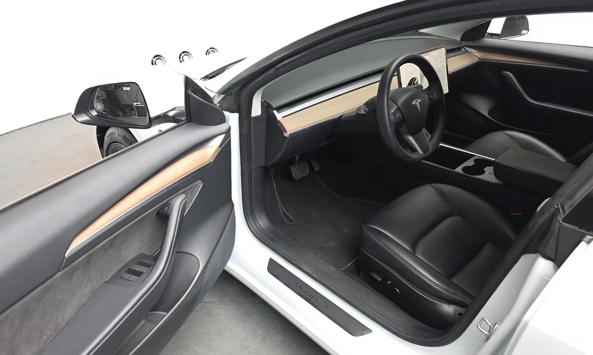 Фото 10 - Tesla Model 3