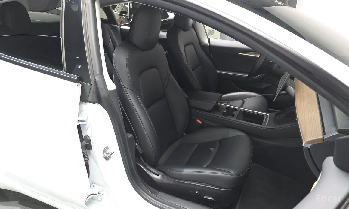 Фото 12 - Tesla Model 3