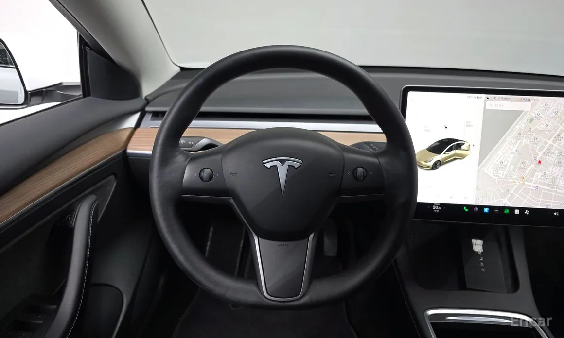 Фото 13 - Tesla Model 3