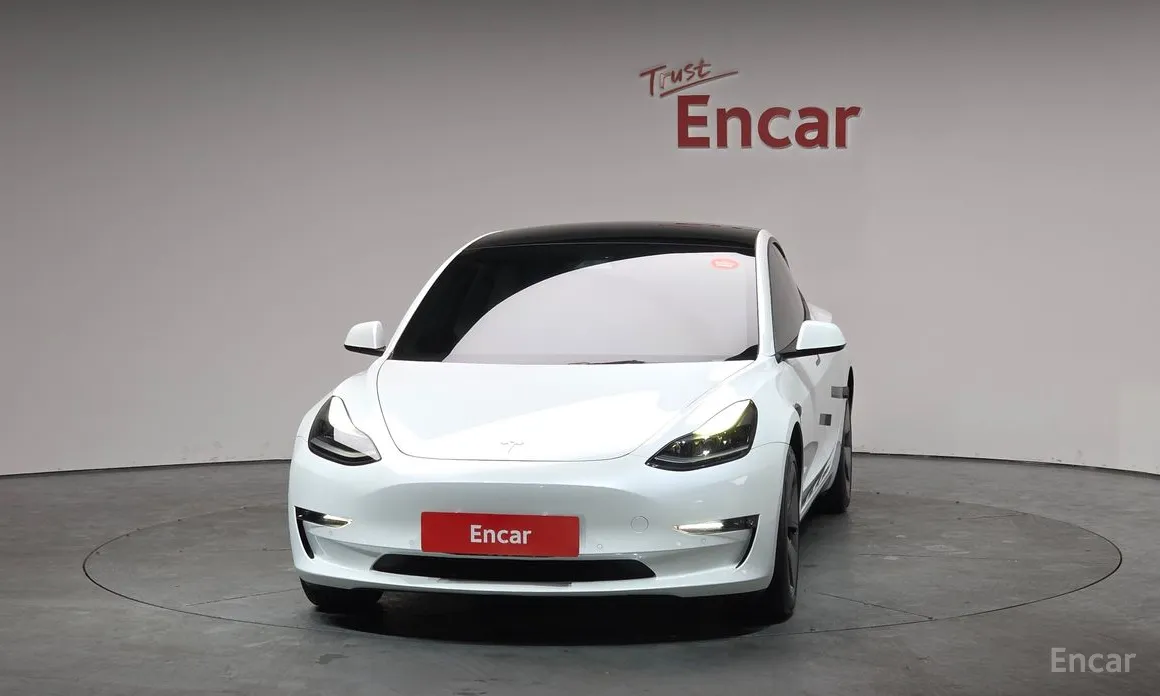 Фото 3 - Tesla Model 3