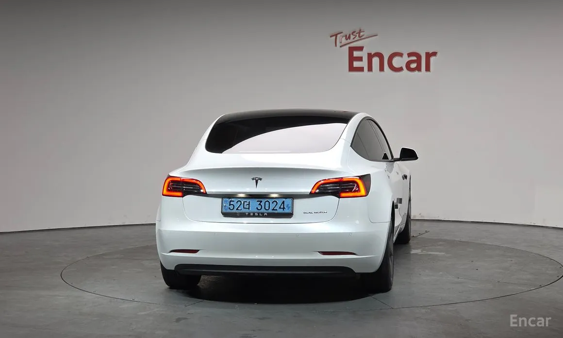 Фото 4 - Tesla Model 3