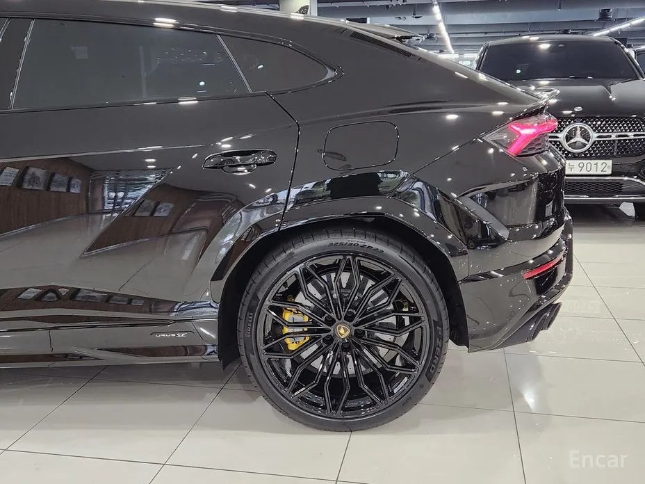 Фото 5 - Lamborghini Urus