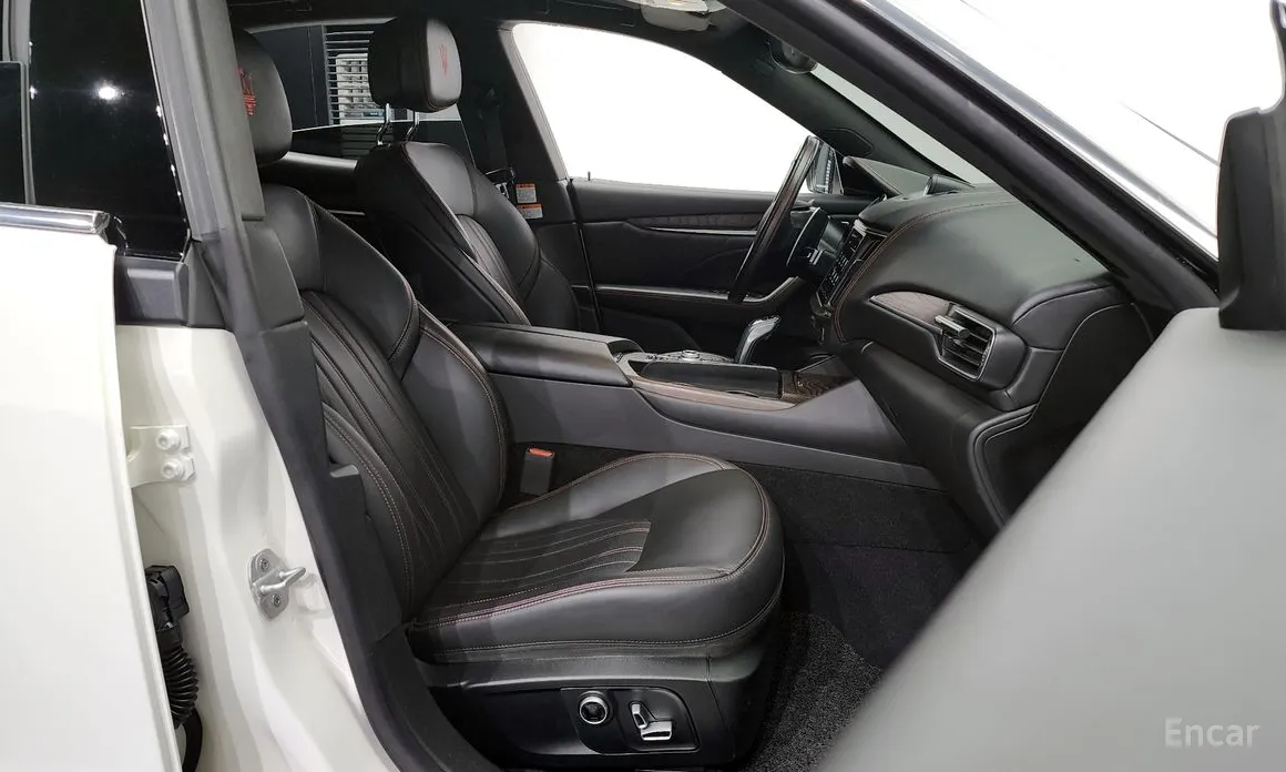 Фото 11 - Maserati Levante