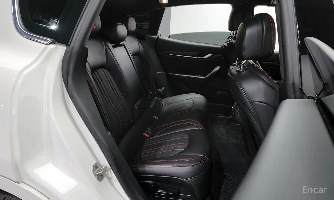 Фото 12 - Maserati Levante