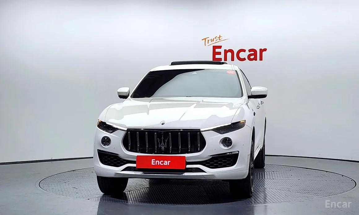 Фото 3 - Maserati Levante