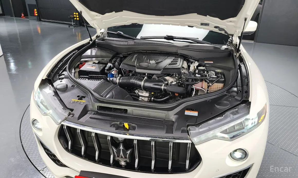 Фото 6 - Maserati Levante