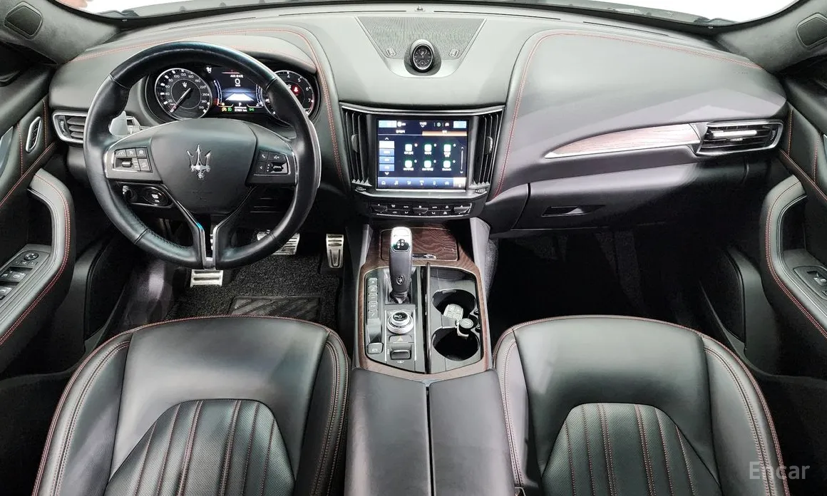 Фото 7 - Maserati Levante