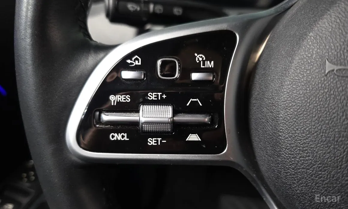 Фото 17 - Mercedes-Benz GLB-Class