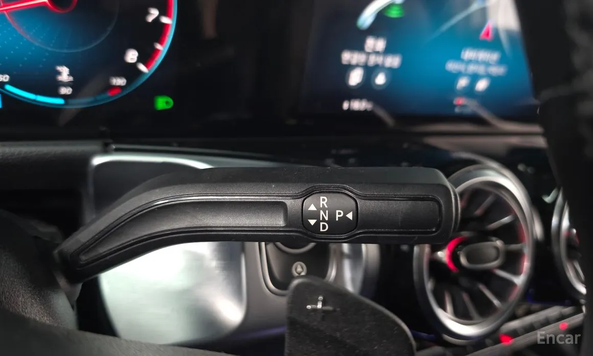 Фото 9 - Mercedes-Benz GLB-Class