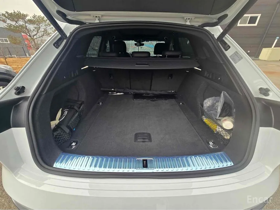 Фото 15 - Audi Q8 e-tron