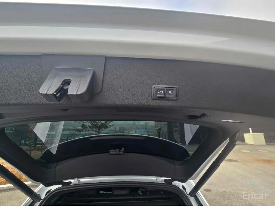 Фото 16 - Audi Q8 e-tron