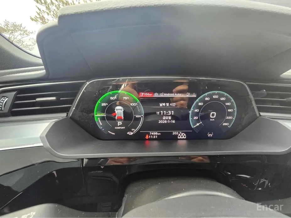 Фото 8 - Audi Q8 e-tron