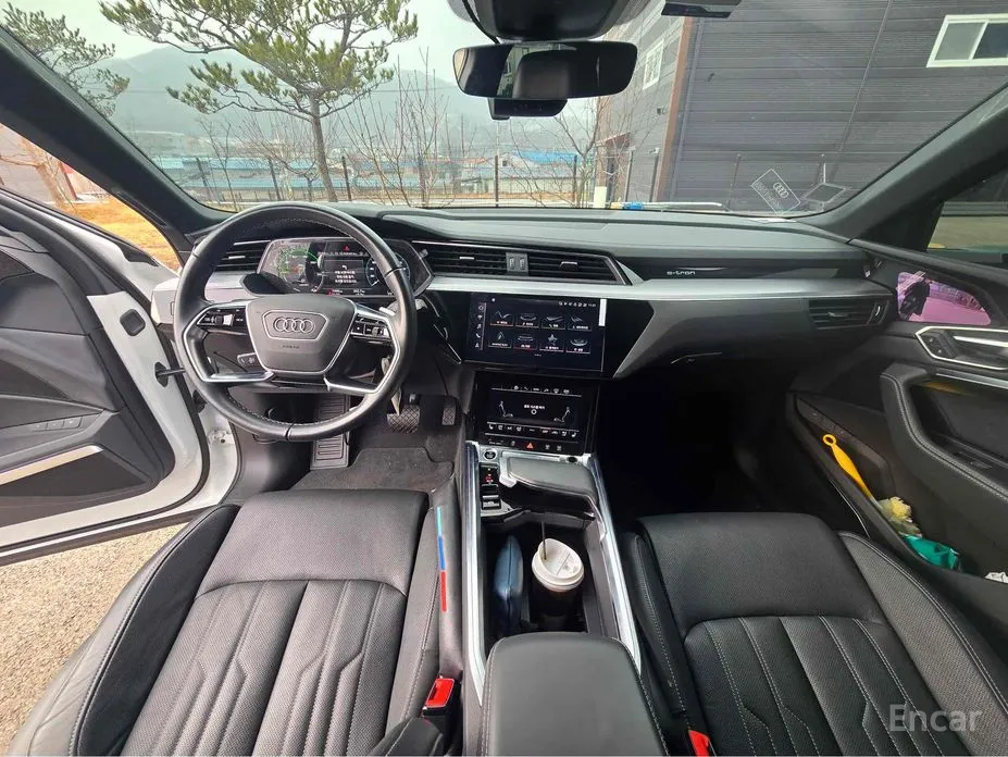 Фото 9 - Audi Q8 e-tron