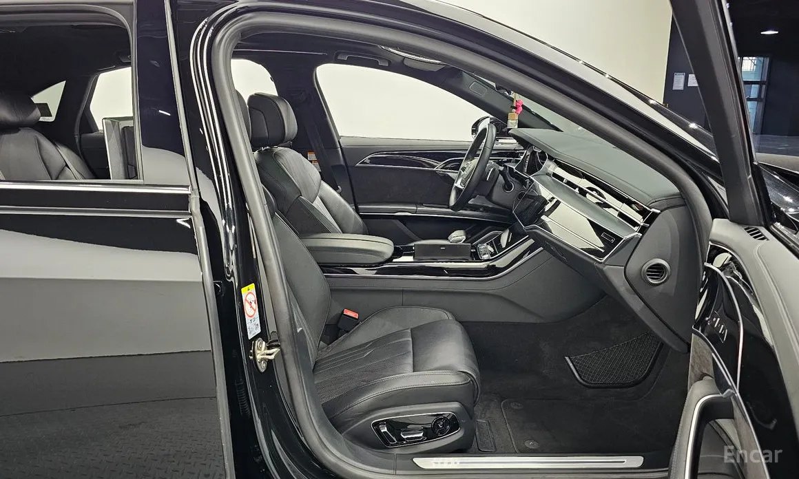 Фото 10 - Audi A8