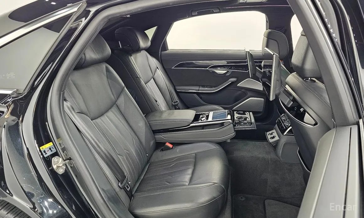 Фото 12 - Audi A8