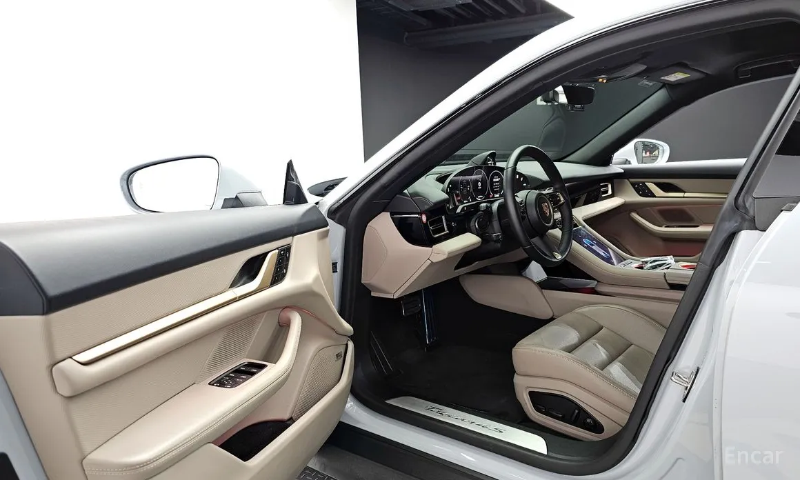 Фото 11 - Porsche Taycan