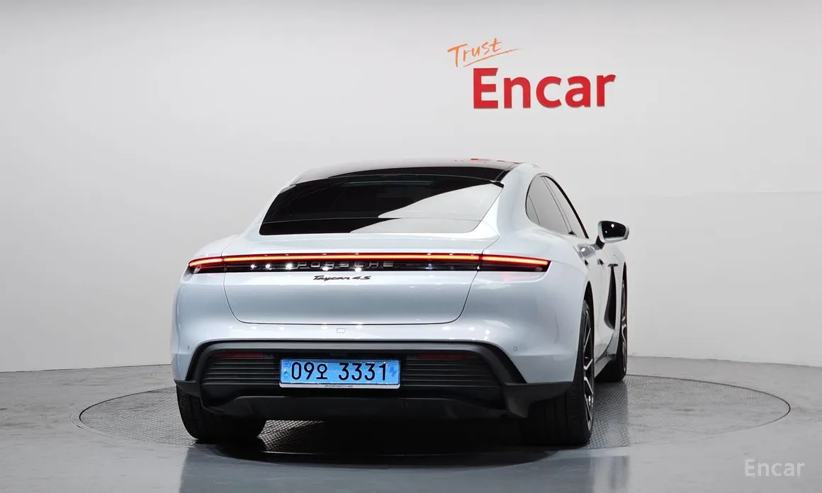 Фото 4 - Porsche Taycan