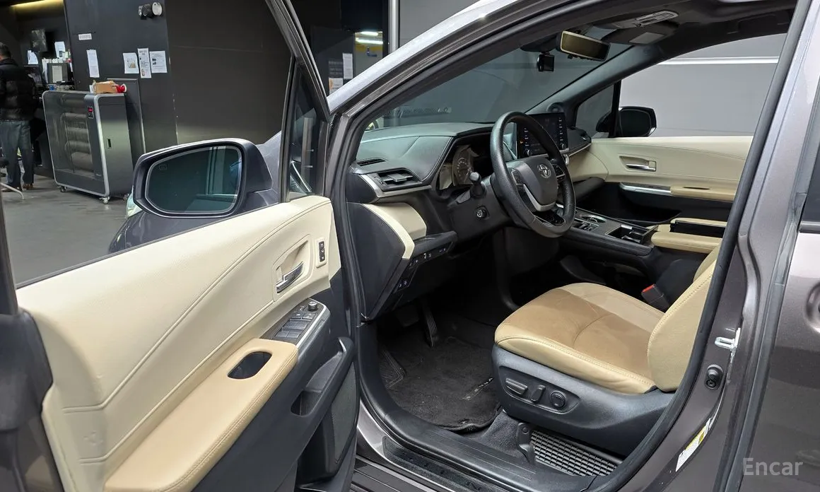 Фото 11 - Toyota Sienna