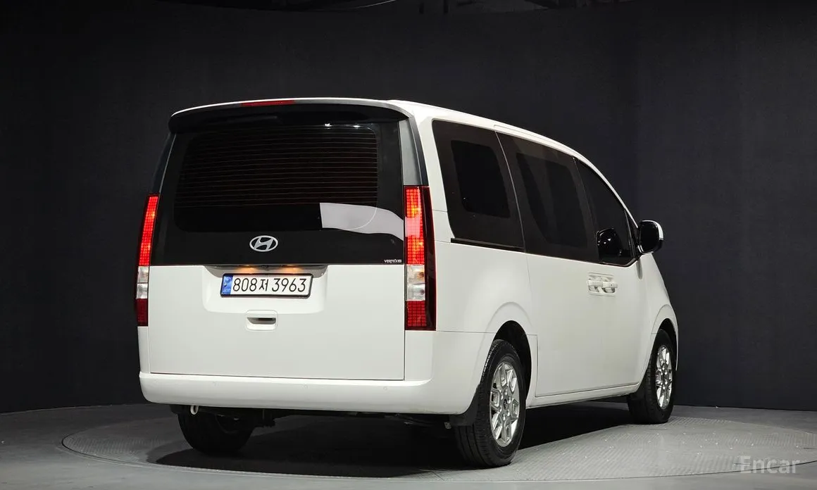 Фото 2 - Hyundai Staria