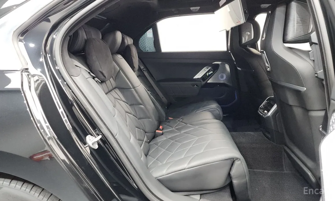 Фото 12 - BMW i7