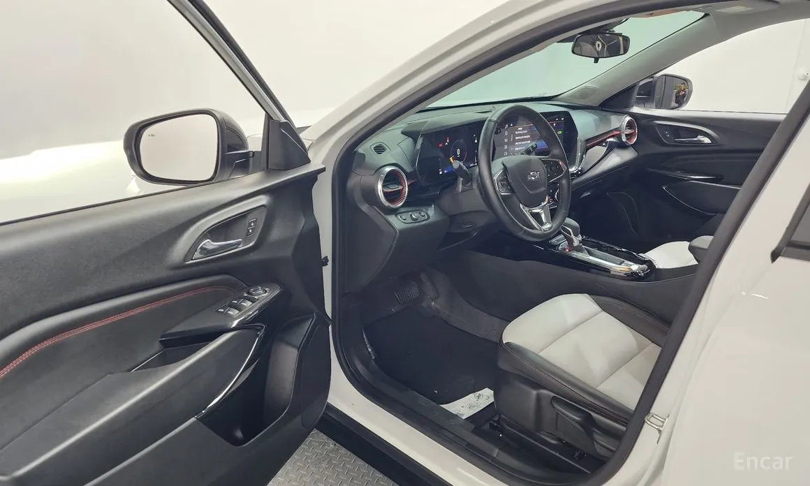 Photo 10 - Chevrolet Trax