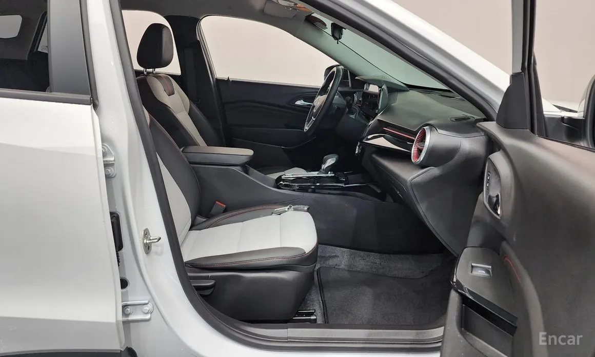 Photo 11 - Chevrolet Trax