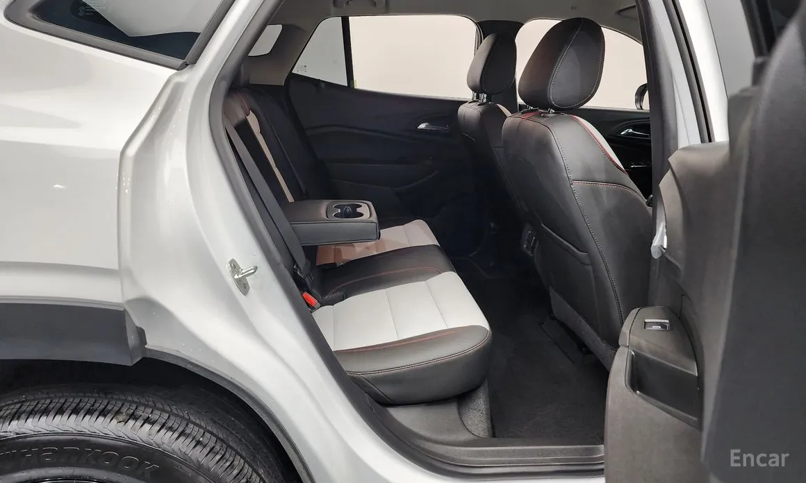 Photo 12 - Chevrolet Trax