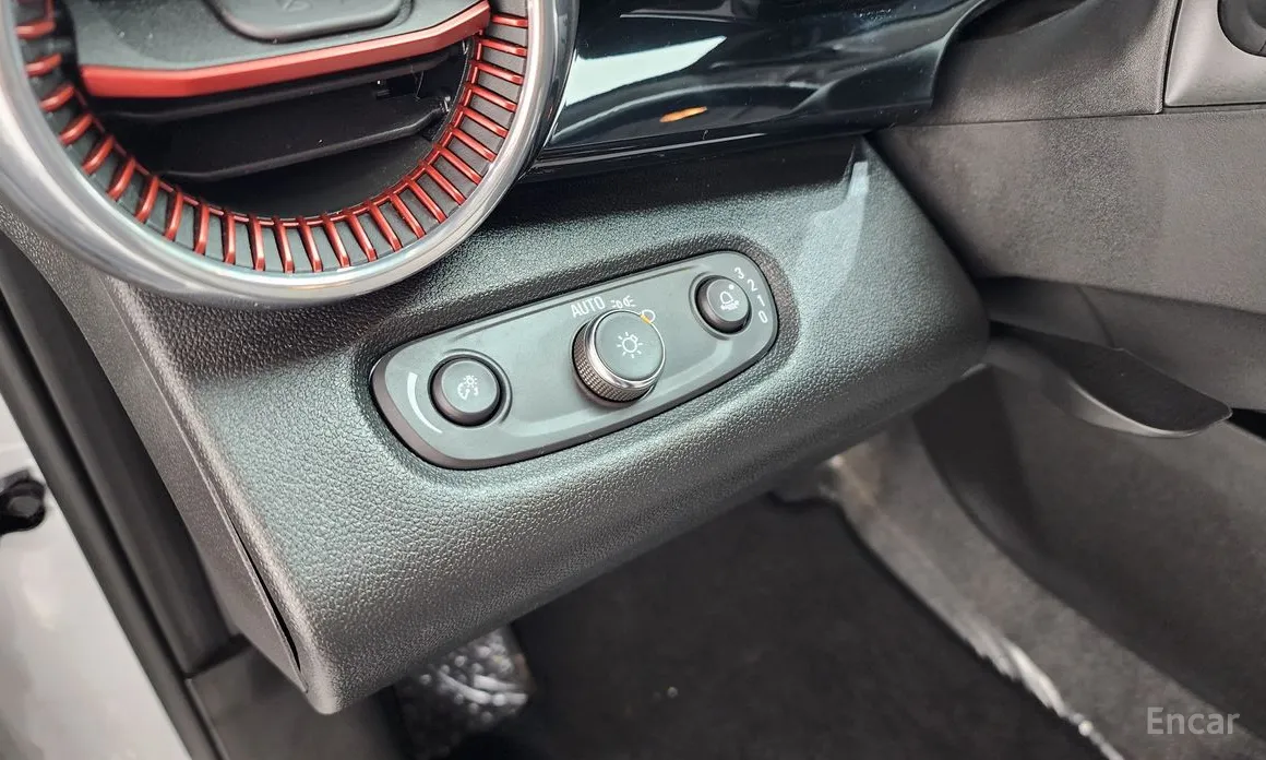 Photo 14 - Chevrolet Trax