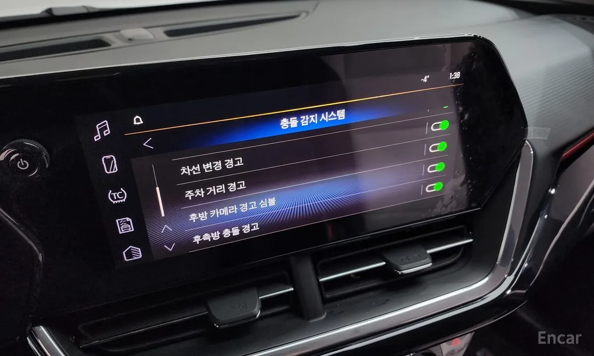 Photo 19 - Chevrolet Trax