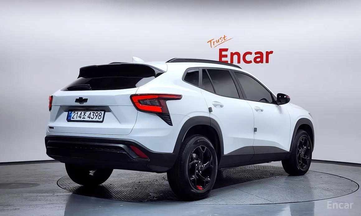 Photo 2 - Chevrolet Trax