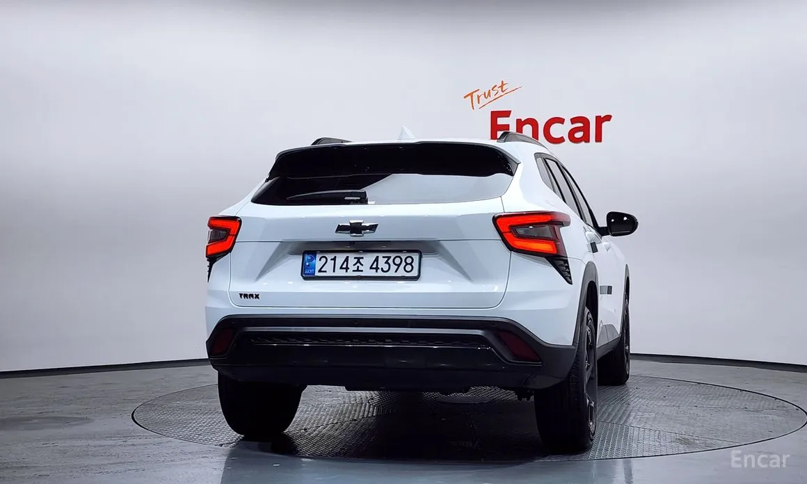 Photo 4 - Chevrolet Trax