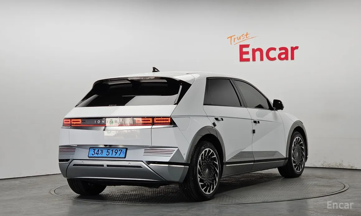 Photo 2 - Hyundai Ioniq 5