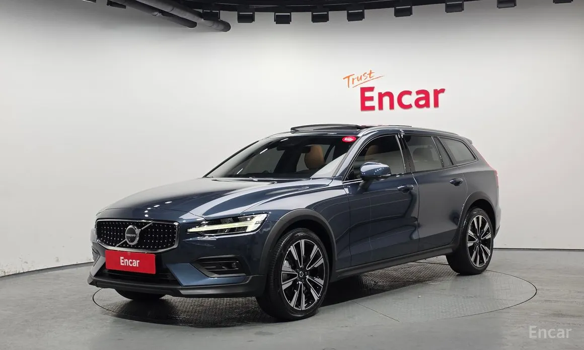 Фото 1 - Volvo V60