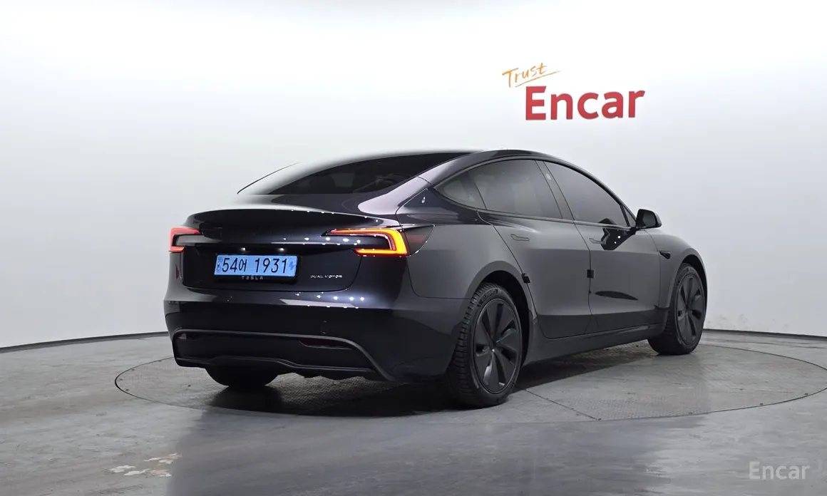 Фото 2 - Tesla Model 3