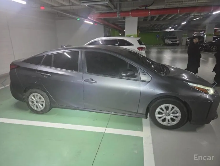 Фото 3 - Toyota Prius