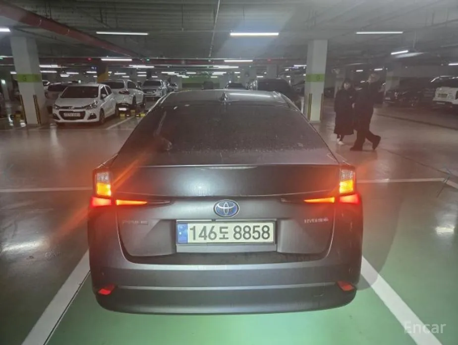 Фото 4 - Toyota Prius