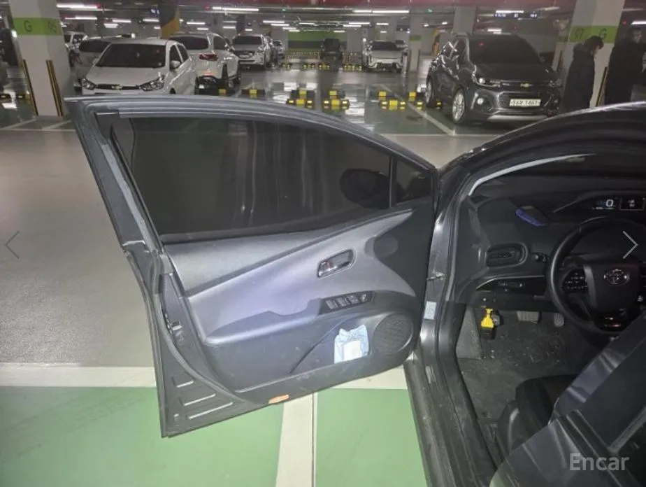 Фото 7 - Toyota Prius