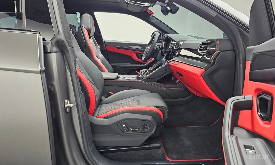 Фото 11 - Lamborghini Urus