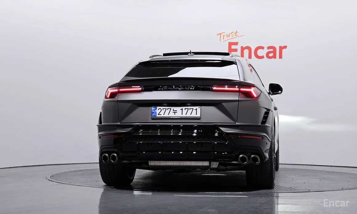 Фото 4 - Lamborghini Urus