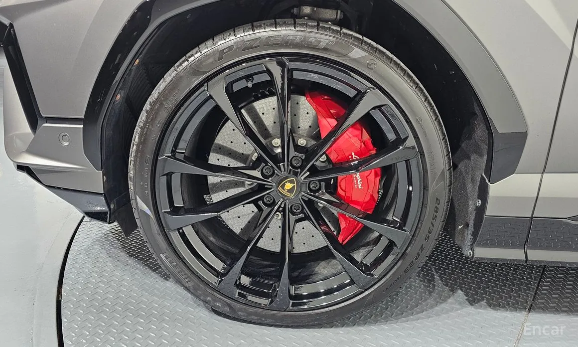 Фото 5 - Lamborghini Urus